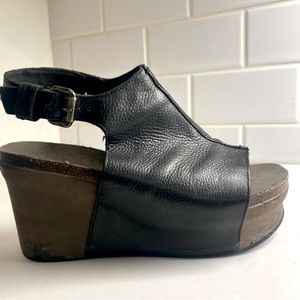 OTBT BLACK LEATHER WEDGE